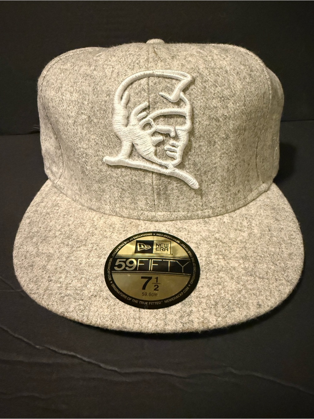 Fitted Hawaii KAMEHAMEHA Light Grey/ White New Era Wool SnapBack CAP  7 1/2 .